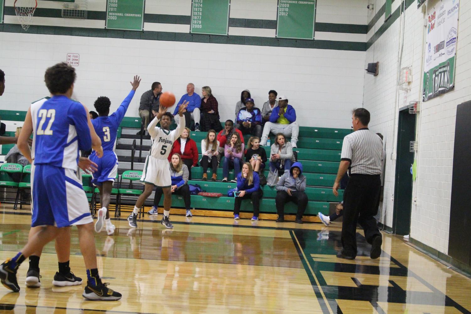 Men's JV Basketball Falls to Laney