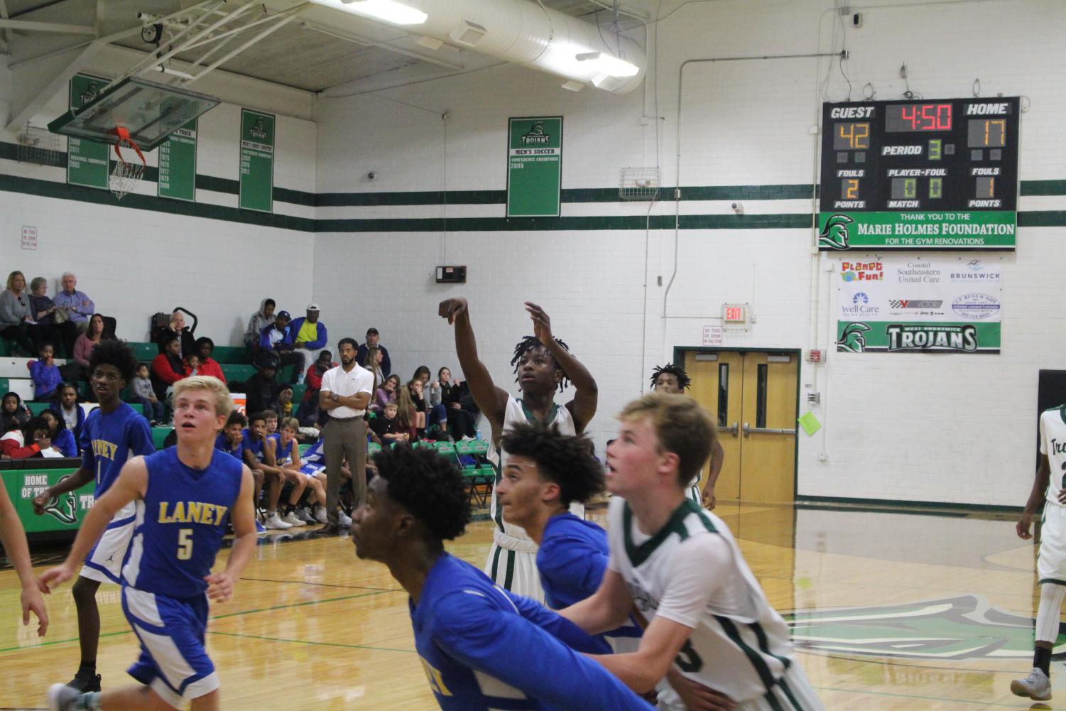 Men's JV Basketball Falls to Laney