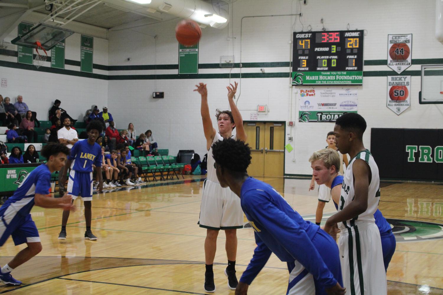 Men's JV Basketball Falls to Laney