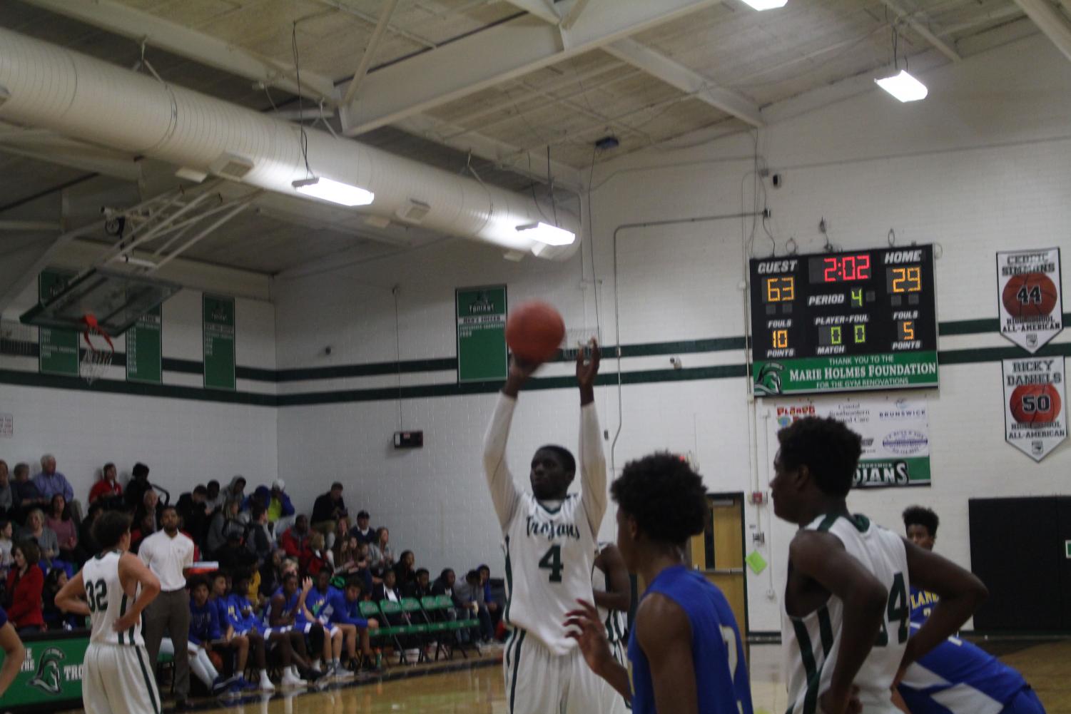 Men's JV Basketball Falls to Laney