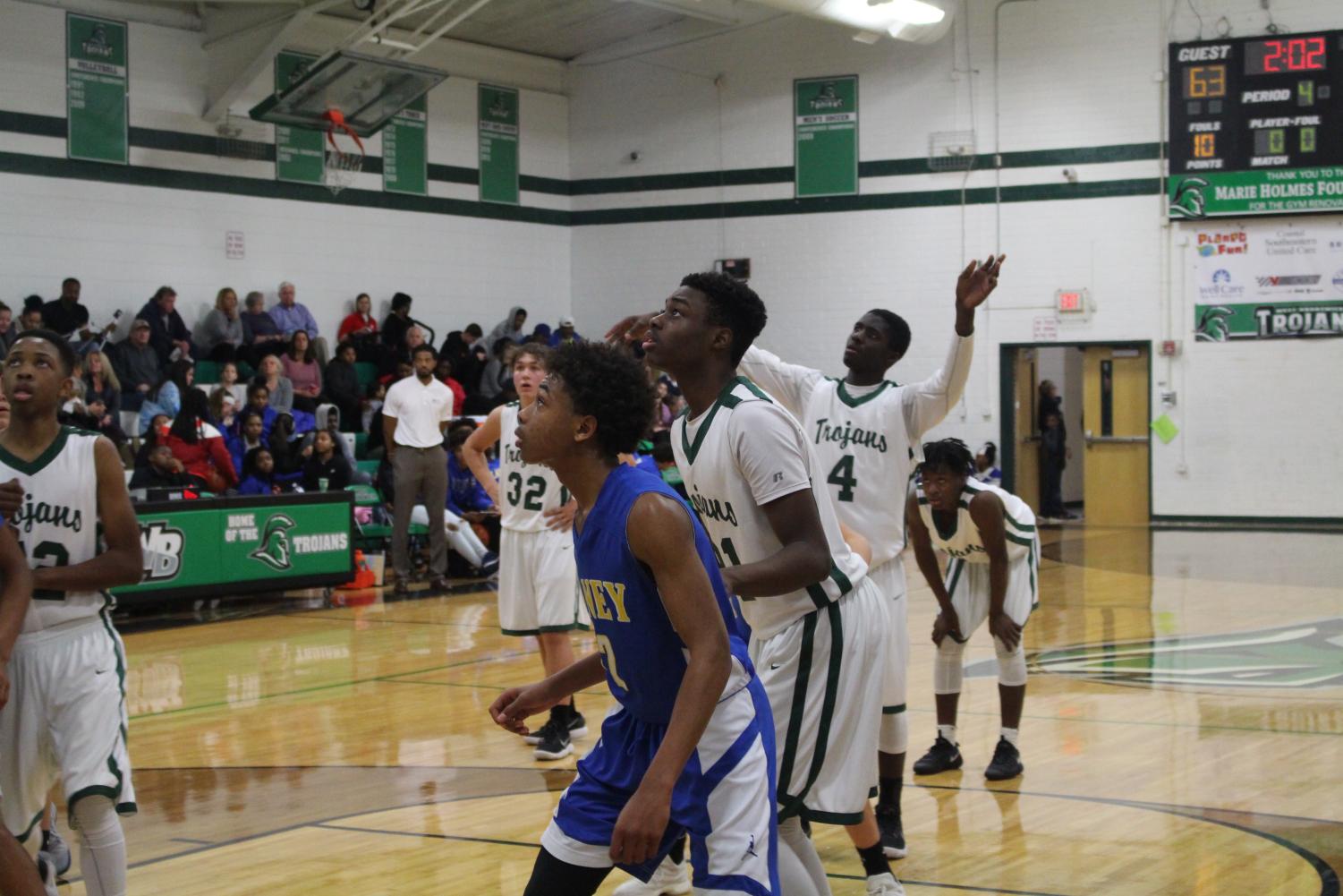 Men's JV Basketball Falls to Laney