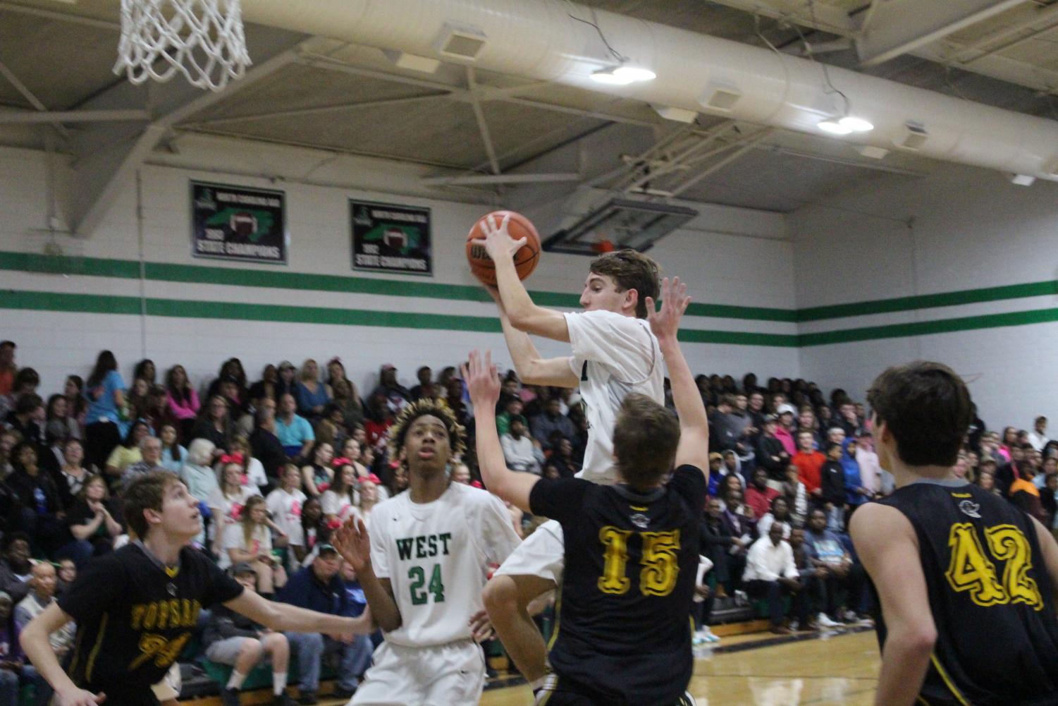 84 Feet: Men's Basketball Review