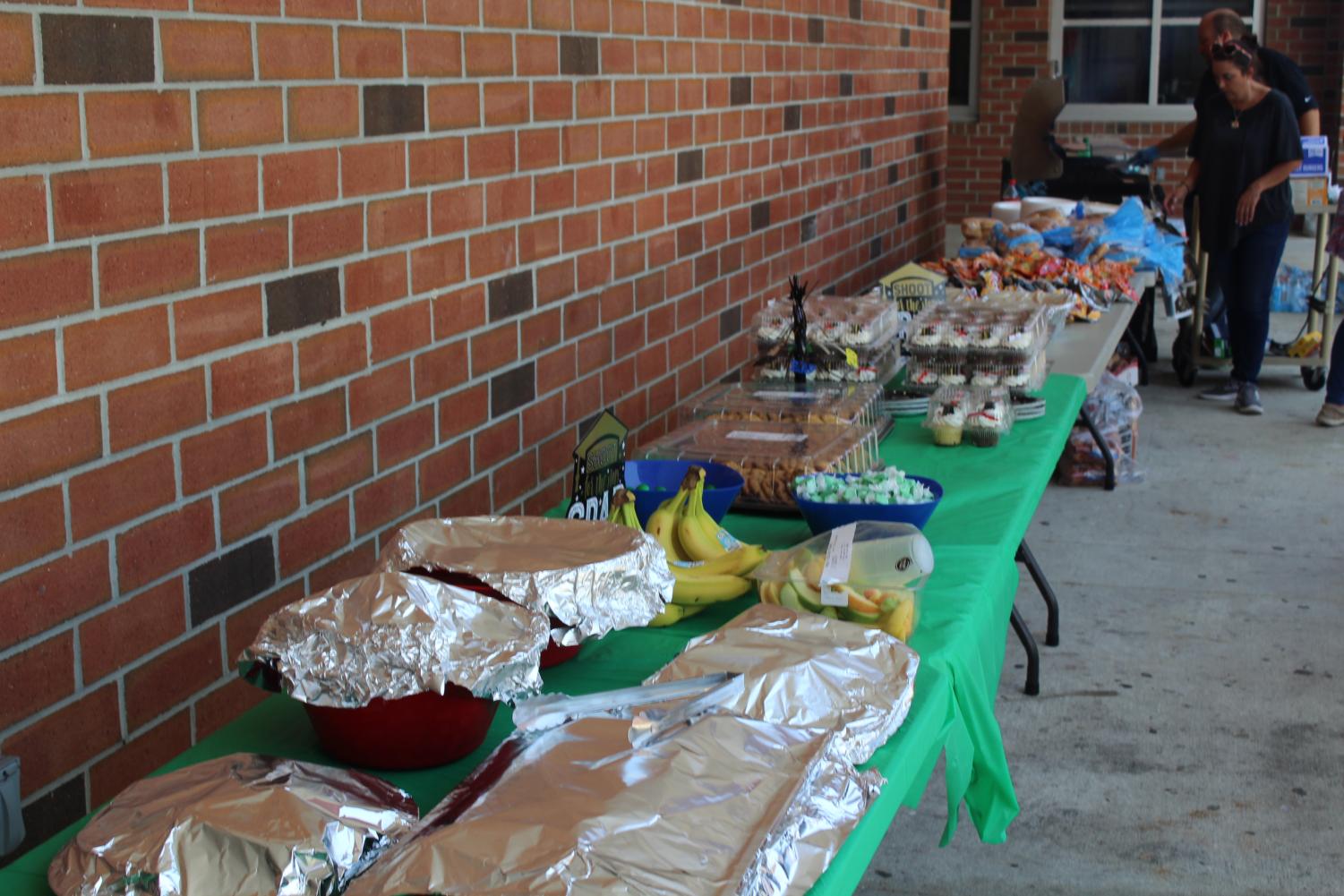 Senior Picnic and Yearbook Signing