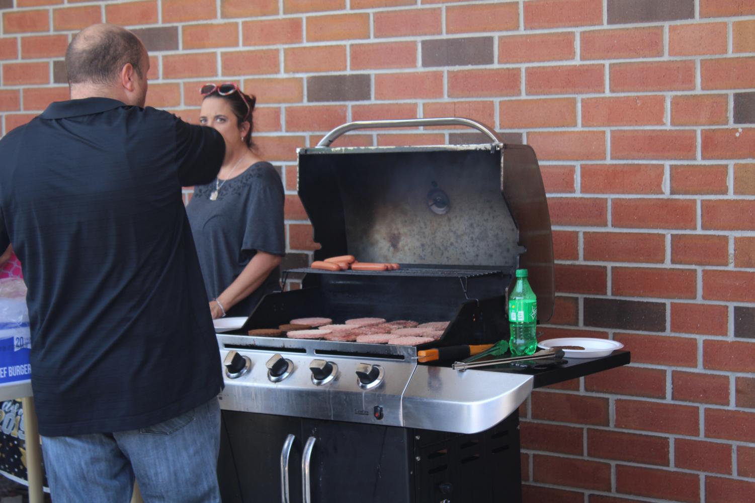 Senior Picnic and Yearbook Signing