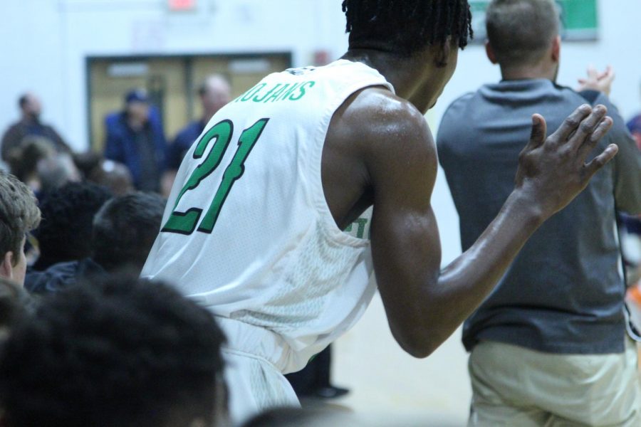 #21 Mannie Hankins cheers on his teammates.