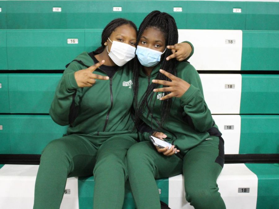 Senior womens basketball players, Daliyah Stanley and Aniah Metts, pose for a picture. 