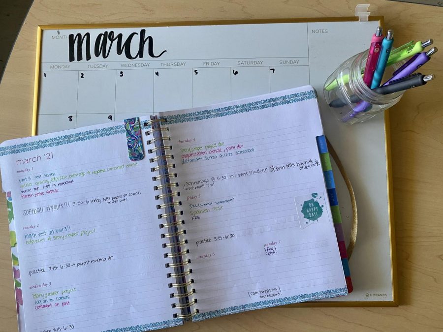 Planners and calendars are some of the easiest ways to stay organized. 