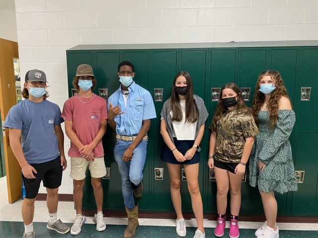 Spirit Week: Country Vs. Country Club