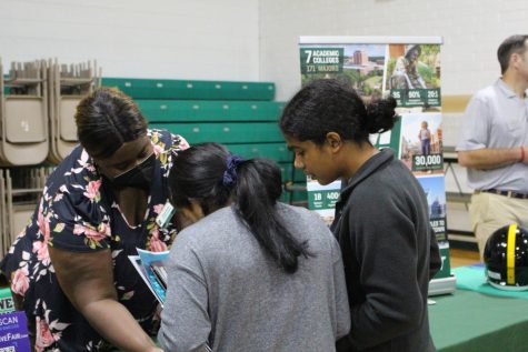 High School Juniors speak with a college representative to learn more about a specific college.  