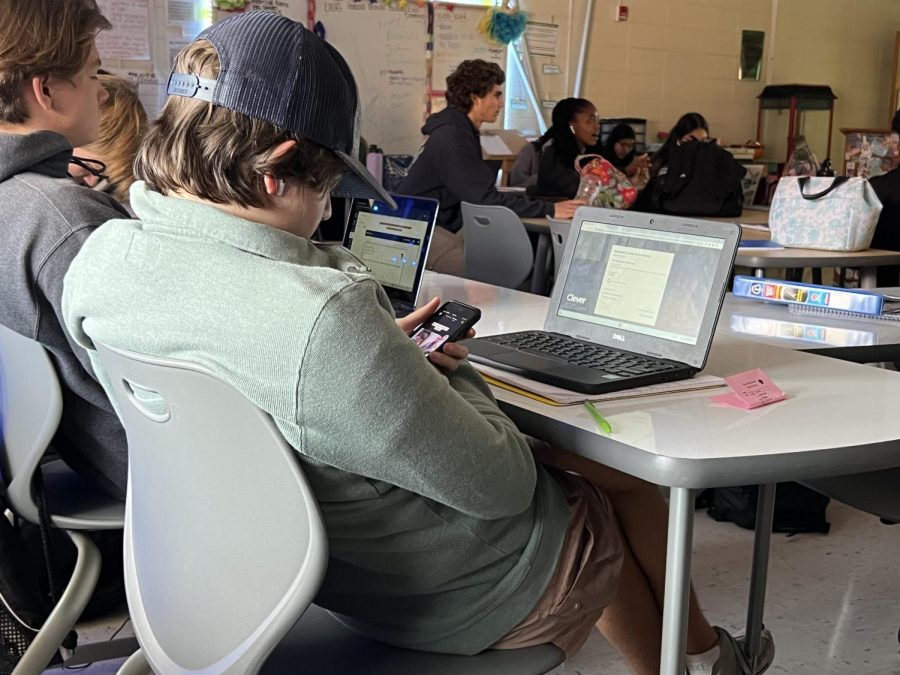 Sophomore+Spencer+Agner+watching+TikTok+behind+his+computer+screen+in+class.+