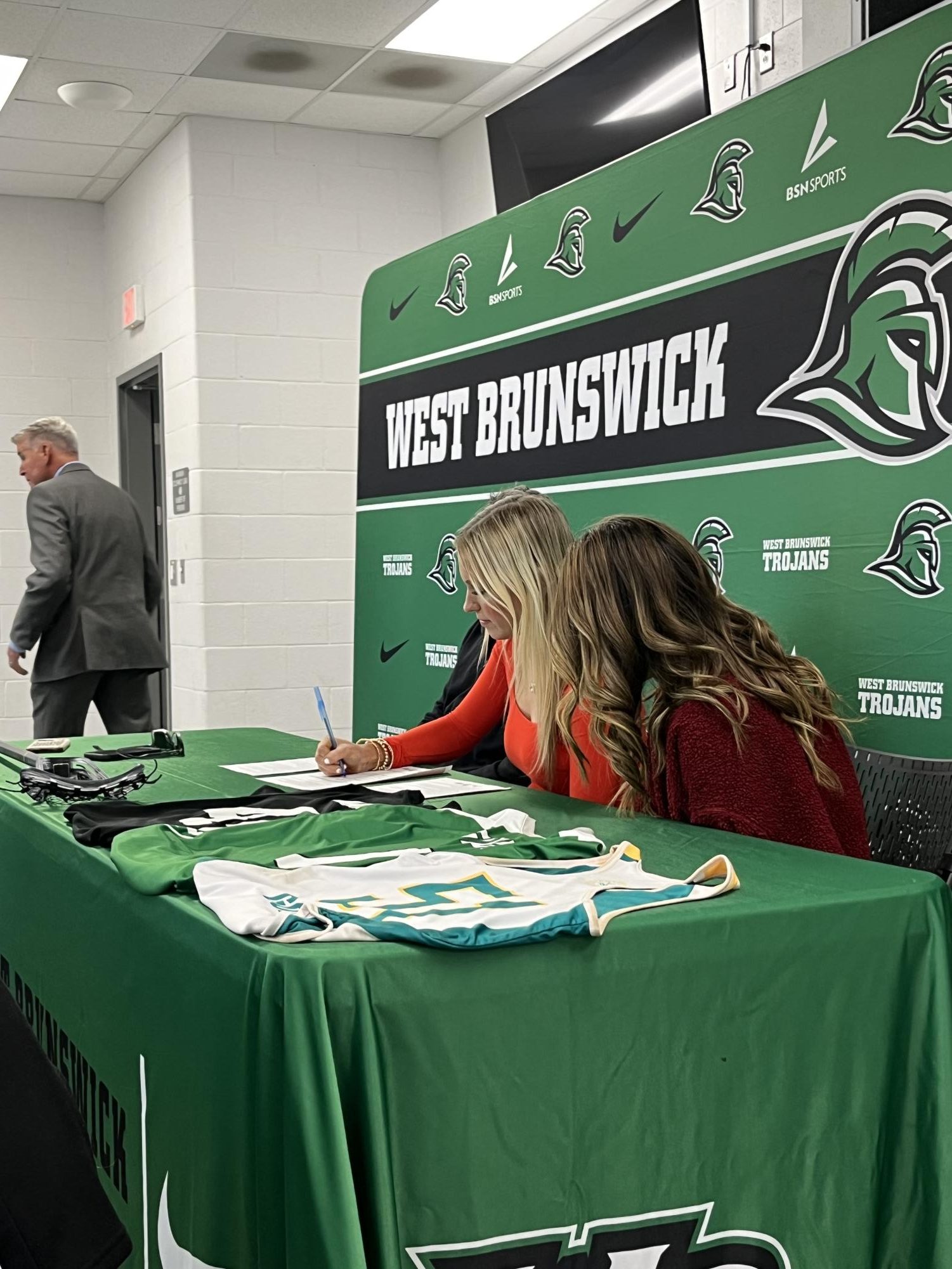 Kaitlin Goulds official signing day!