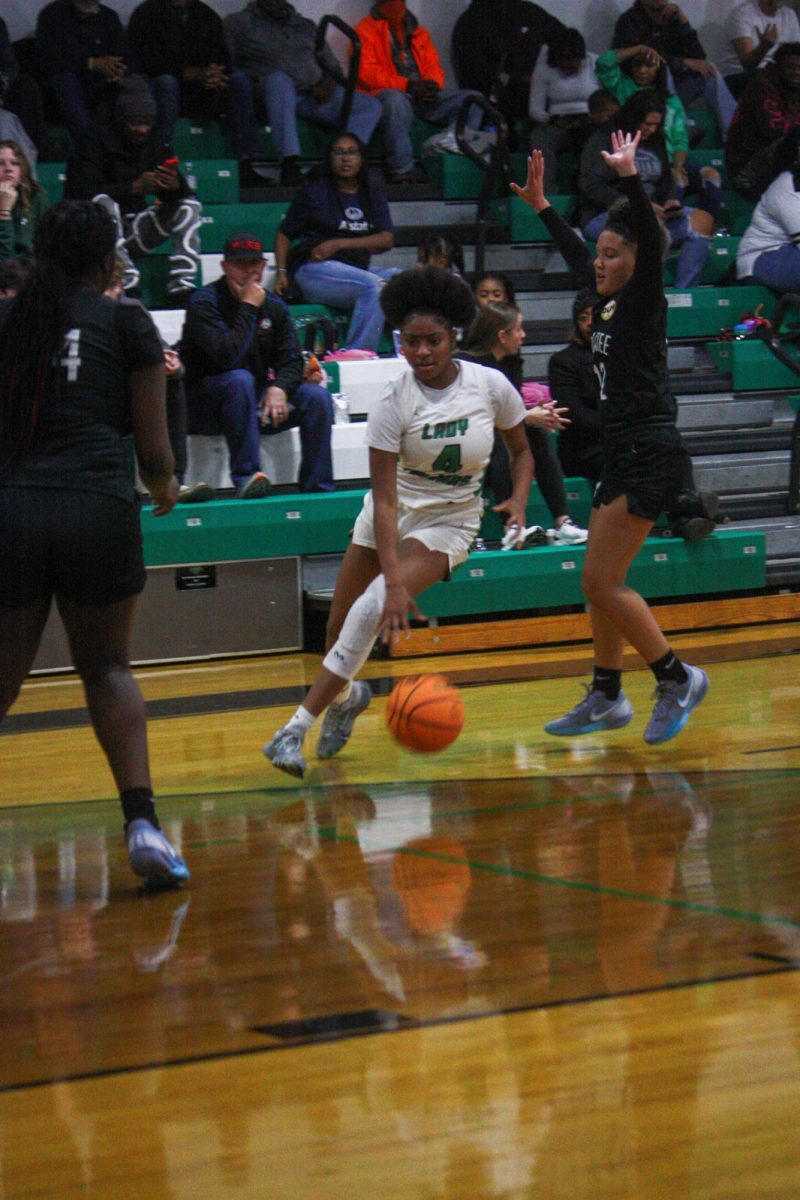 Sophomore Ja'Kya Johnson driving past her defenders for a contested layup.