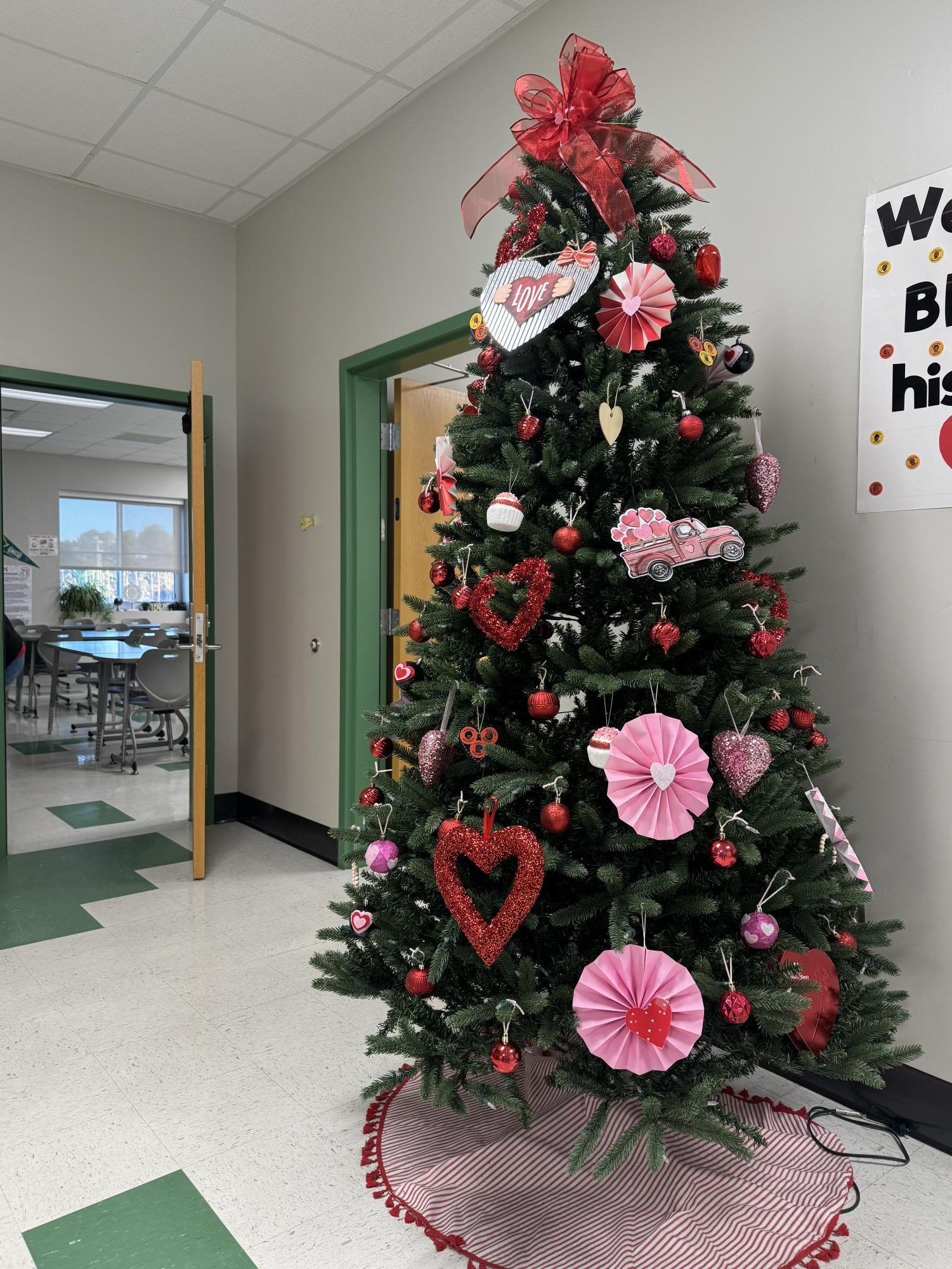 A Christmas tree decorated in the 700 hall for Valentine's Day.