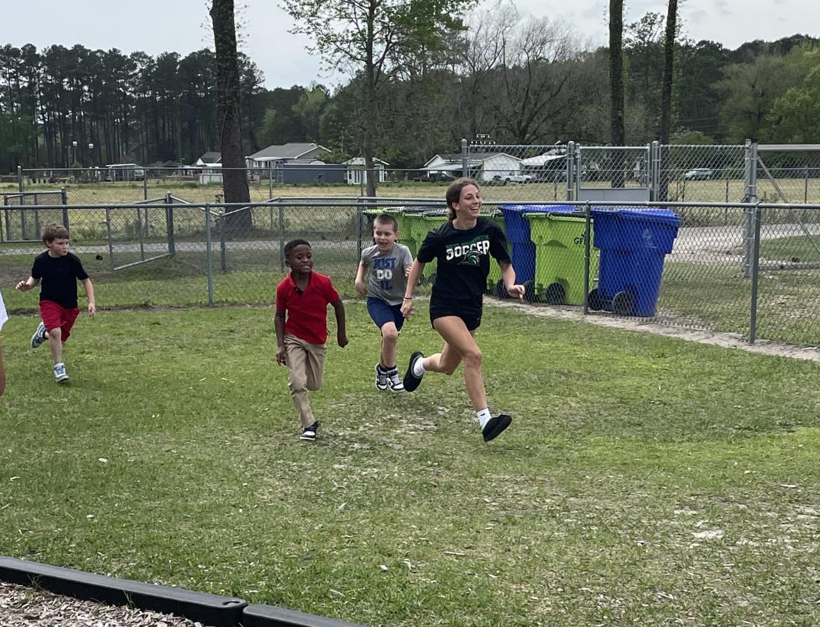 4/7 V Women's Soccer Team heads to Waccamaw Elementary