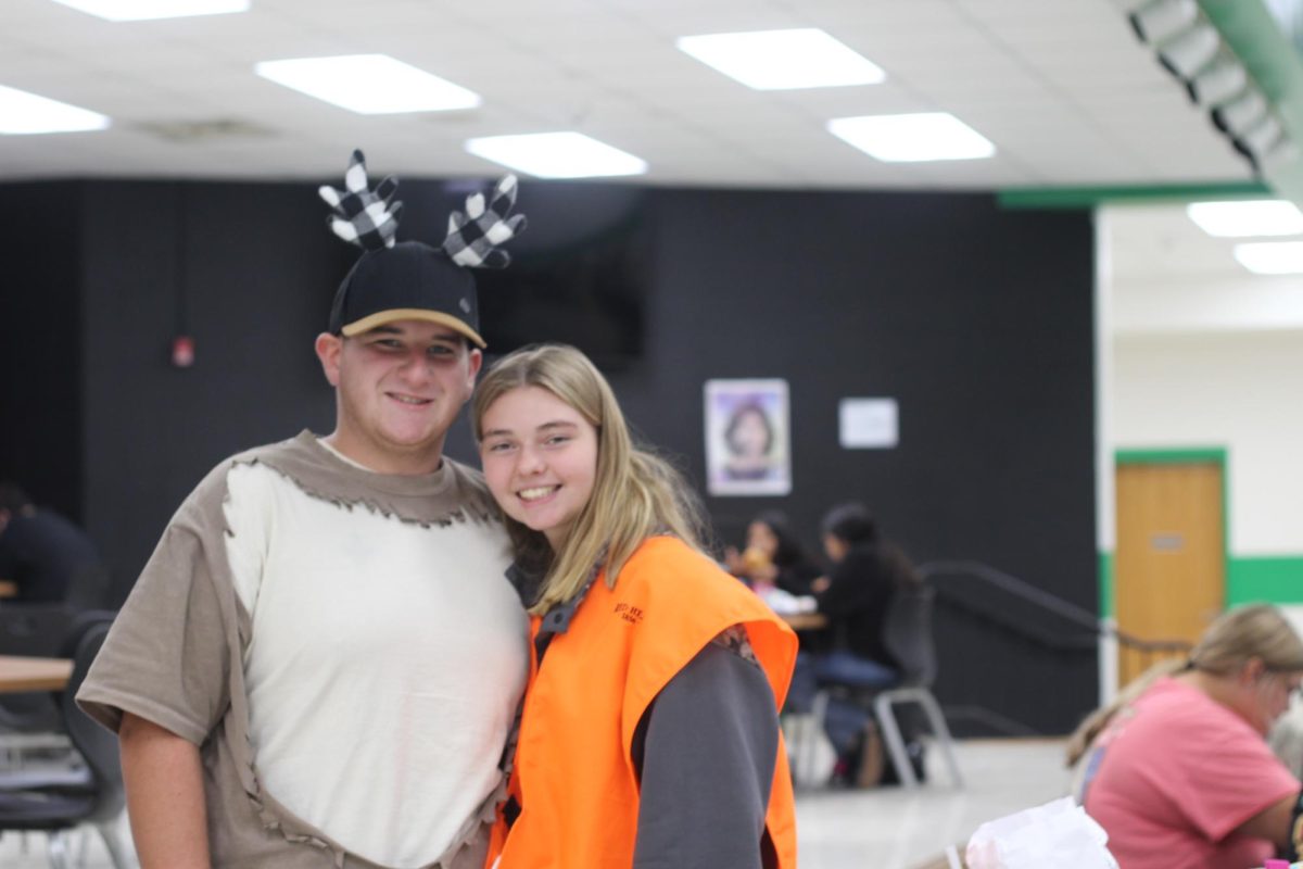 Seniors Becca White and Jackson McGhee smiling for the photo. 