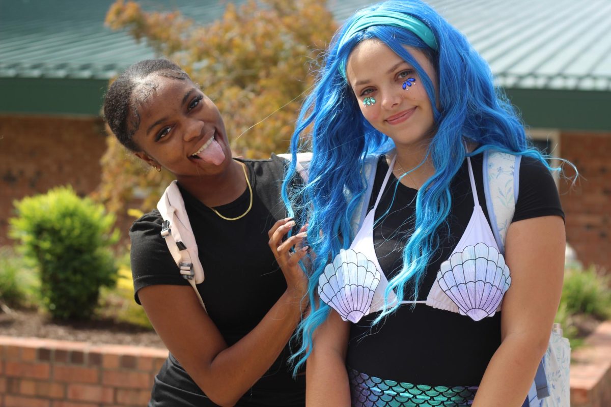 Junior Aysha Hatcher and sophomore Zoe McComb posing for the camera. 