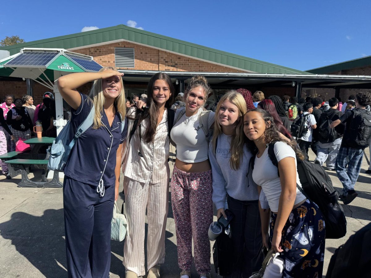 Juniors, Emma Locker, Londyn Fogel, Molly Goodman, Mary Payton Pendergrass, and Lilly Madibo happy for the days spirit Day.