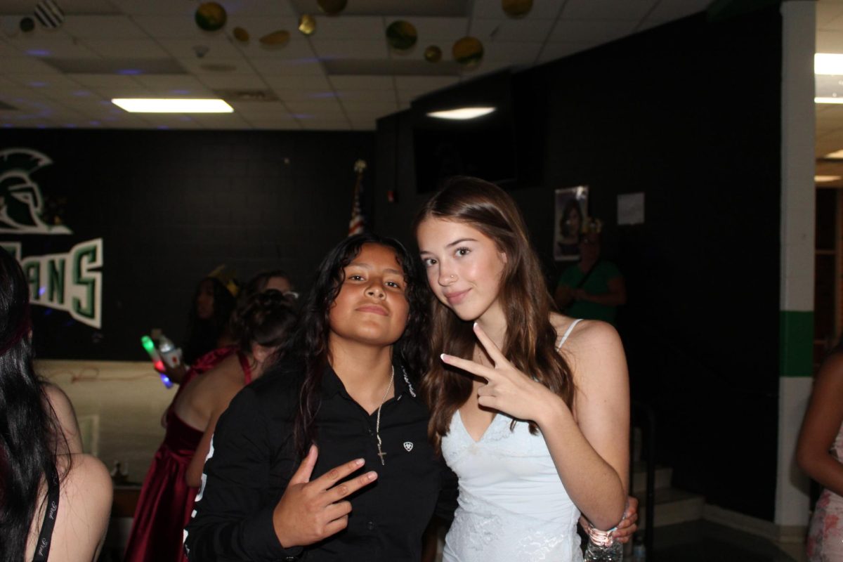Junior Evie Knight and sophmore Cindy Fuentes smiling for their picture.