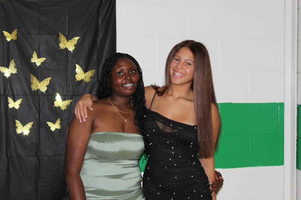 Sophomore Ta'meya Thomas and freshman Aydriona Jackson posing for the picture.