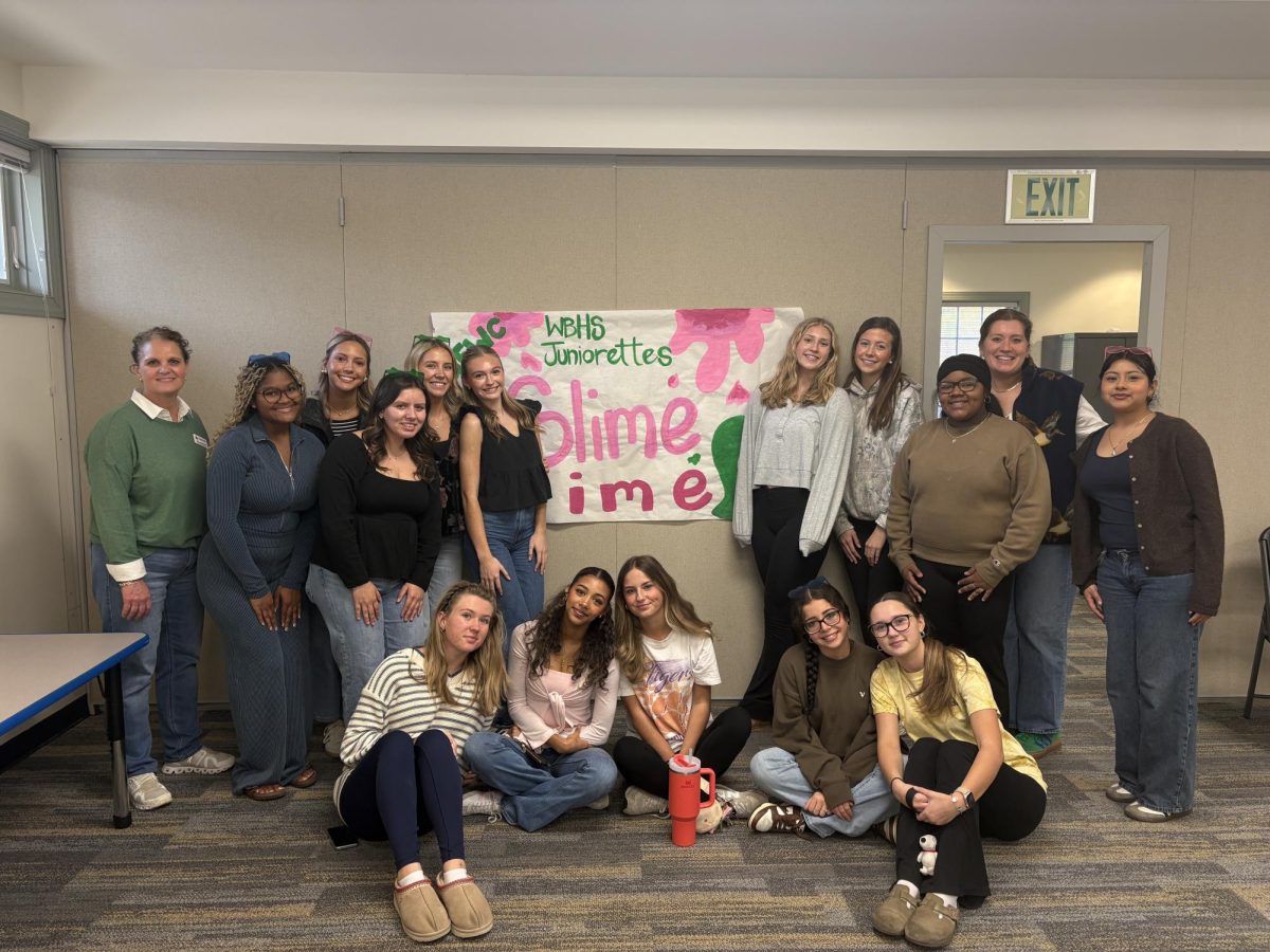 The Juniorettes clubwomen showing off their artistic banner. 